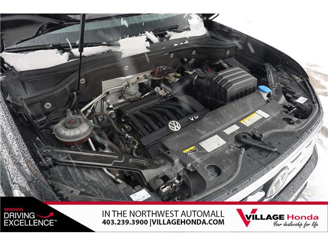 2023 Volkswagen Atlas Cross Sport 3.6 FSI Execline (Stk: TVW9081) in Calgary - Image 4 of 33