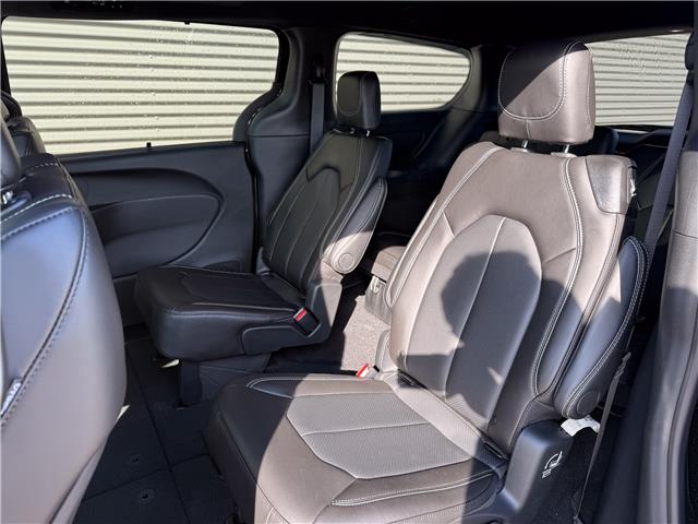 2026 Chrysler Grand Caravan SXT (Stk: 26235) in London - Image 12 of 28
