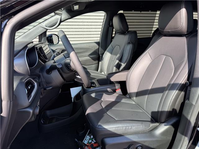 2026 Chrysler Grand Caravan SXT (Stk: 26235) in London - Image 9 of 28