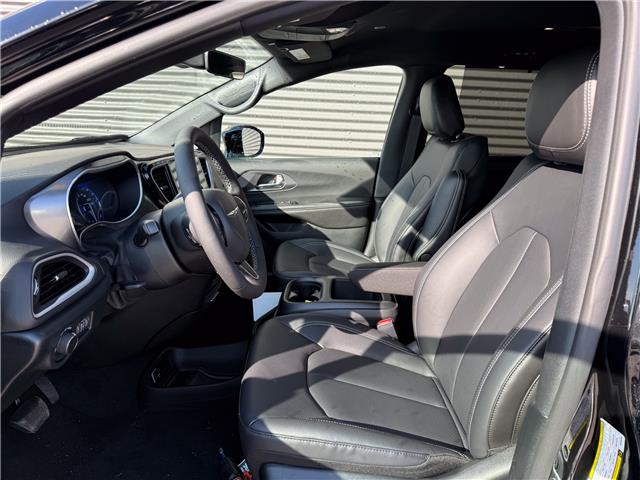 2026 Chrysler Grand Caravan SXT (Stk: 26235) in London - Image 10 of 28