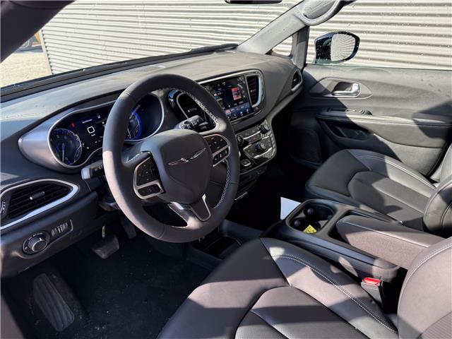 2026 Chrysler Grand Caravan SXT (Stk: 26235) in London - Image 11 of 28