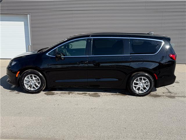 2026 Chrysler Grand Caravan SXT (Stk: 26237) in London - Image 3 of 28