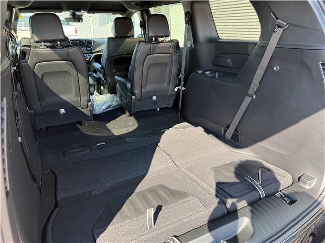 2026 Chrysler Grand Caravan SXT (Stk: 26237) in London - Image 8 of 28