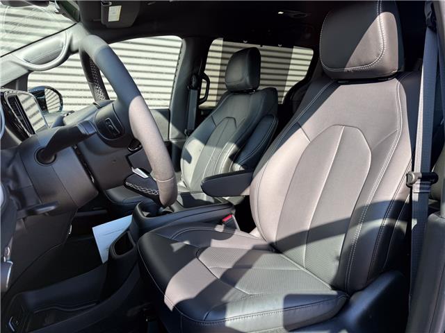 2026 Chrysler Grand Caravan SXT (Stk: 26236) in London - Image 9 of 28