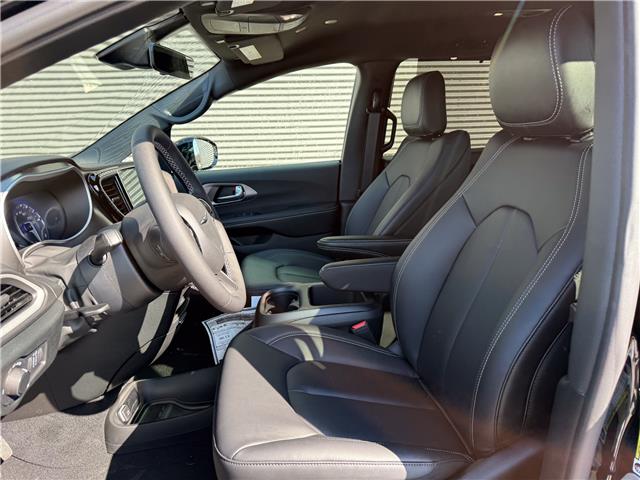 2026 Chrysler Grand Caravan SXT (Stk: 26237) in London - Image 10 of 28
