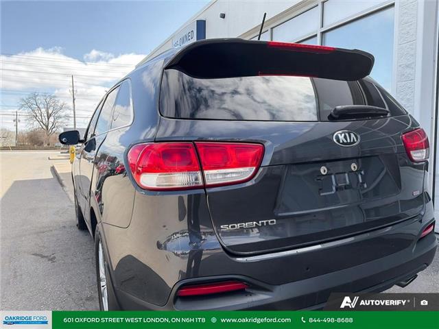2017 Kia Sorento 2.4L LX (Stk: C55055A) in London - Image 13 of 29