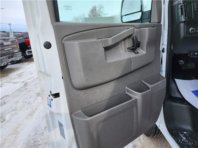 2026 Chevrolet Express 2500 Work Van (Stk: 31386) in The Pas - Image 9 of 17