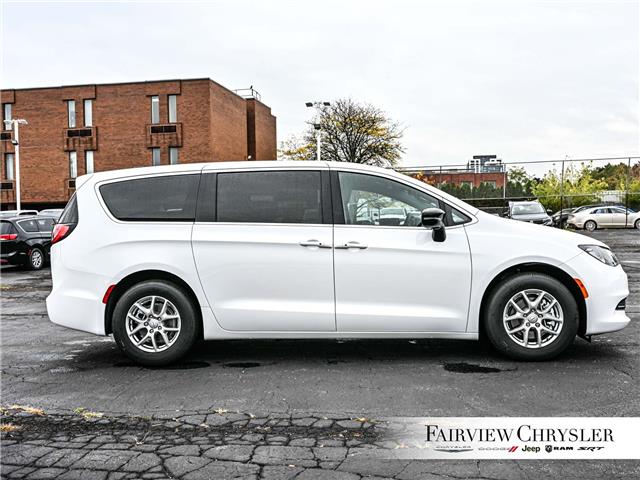 2026 Chrysler Grand Caravan SXT (Stk: TR2488D) in Burlington - Image 12 of 34