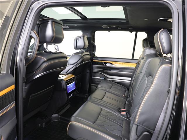 2022 Jeep Grand Wagoneer Series III (Stk: B20909A) in Calgary - Image 12 of 26