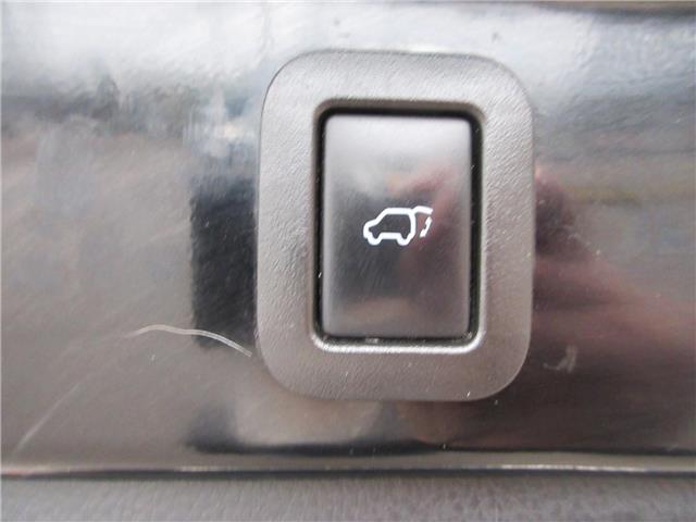 2019 Toyota Highlander XLE (Stk: 26124B) in Peterborough - Image 6 of 30