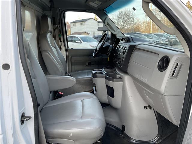 2017 Ford E-450 Cutaway Base (Stk: 4896) in KITCHENER - Image 9 of 18