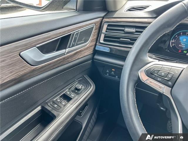 2025 Volkswagen Atlas 2.0 TSI Highline (Stk: KU0490) in Okotoks - Image 16 of 24