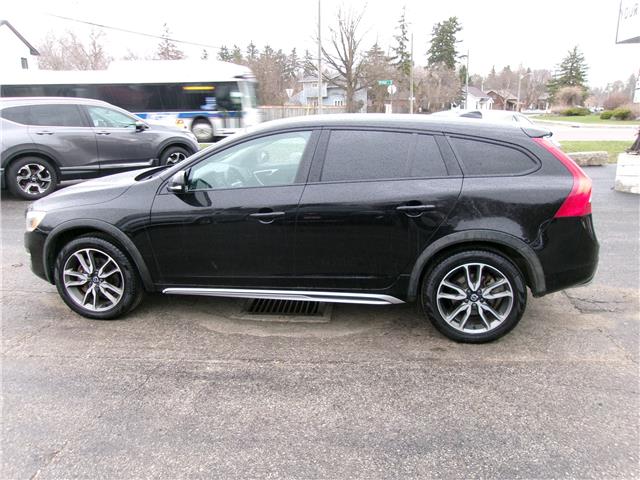 2017 Volvo V60 Cross Country T5 Premier in Kitchener - Image 4 of 26