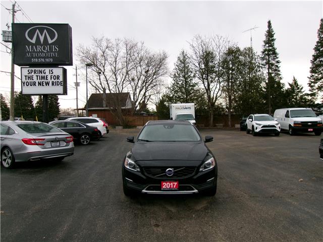 2017 Volvo V60 Cross Country T5 Premier in Kitchener - Image 2 of 26