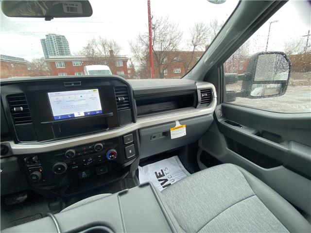 2026 Ford F-550 Chassis  (Stk: 2600490) in Ottawa - Image 15 of 25