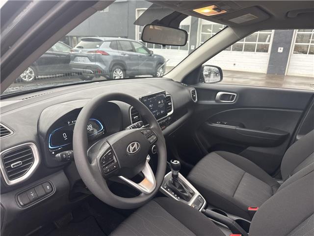 2025 Hyundai Venue Essential w/Two-Tone (Stk: 16U101686) in Markham - Image 11 of 14