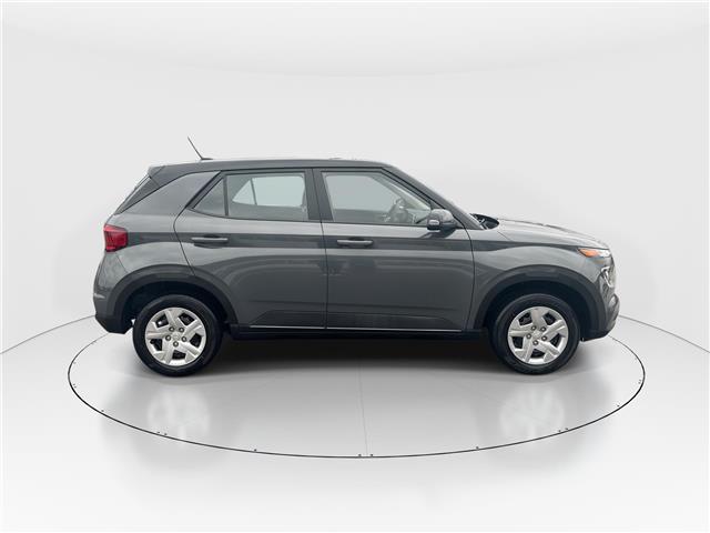 2025 Hyundai Venue Essential w/Two-Tone (Stk: 16U101686) in Markham - Image 9 of 14
