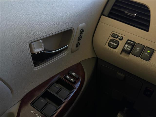 2011 Toyota Sienna Limited 7 Passenger (Stk: 260641A) in Calgary - Image 11 of 17