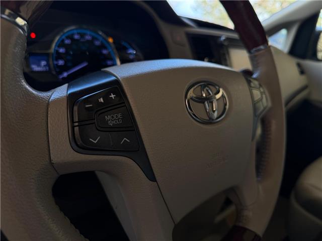 2011 Toyota Sienna Limited 7 Passenger (Stk: 260641A) in Calgary - Image 12 of 17