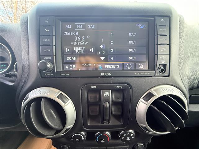 2018 Jeep Wrangler JK Unlimited Sahara (Stk: 16158A) in Newmarket - Image 24 of 48