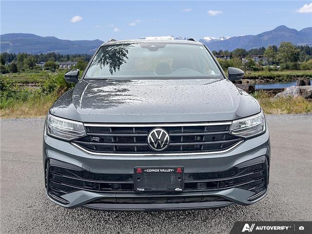 2022 Volkswagen Tiguan Comfortline R-Line Black Edition (Stk: TT113272A) in Courtenay - Image 2 of 16