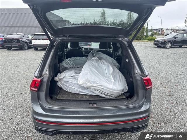 2022 Volkswagen Tiguan Comfortline R-Line Black Edition (Stk: TT113272A) in Courtenay - Image 10 of 16