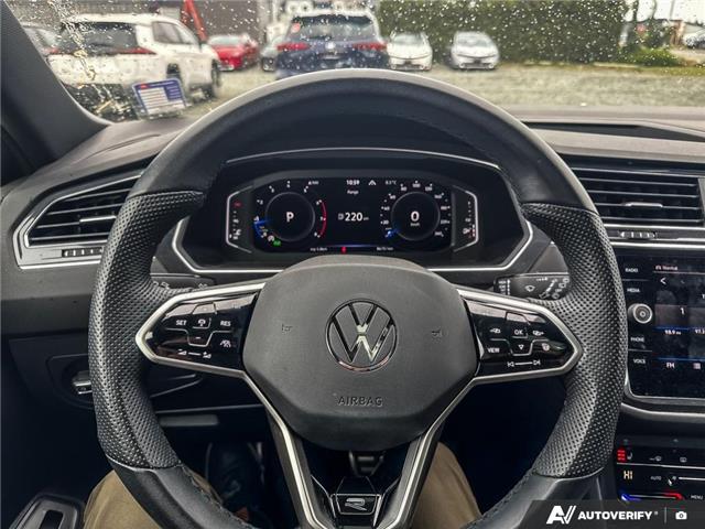 2022 Volkswagen Tiguan Comfortline R-Line Black Edition (Stk: TT113272A) in Courtenay - Image 12 of 16