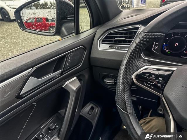 2022 Volkswagen Tiguan Comfortline R-Line Black Edition (Stk: TT113272A) in Courtenay - Image 15 of 16