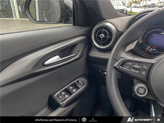2025 Alfa Romeo Tonale PHEV Base (Stk: 912350) in Victoria - Image 17 of 25