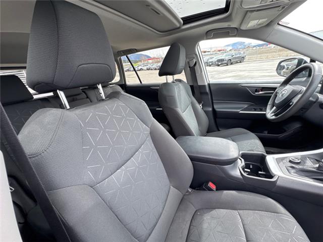 2024 Toyota RAV4 Hybrid XLE (Stk: 3040092A) in Cranbrook - Image 11 of 19