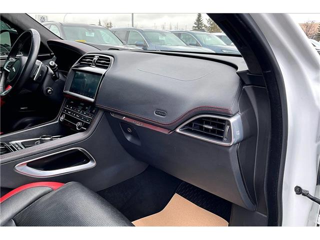 2020 Jaguar F-PACE S (Stk: 35961UB) in Calgary - Image 16 of 35