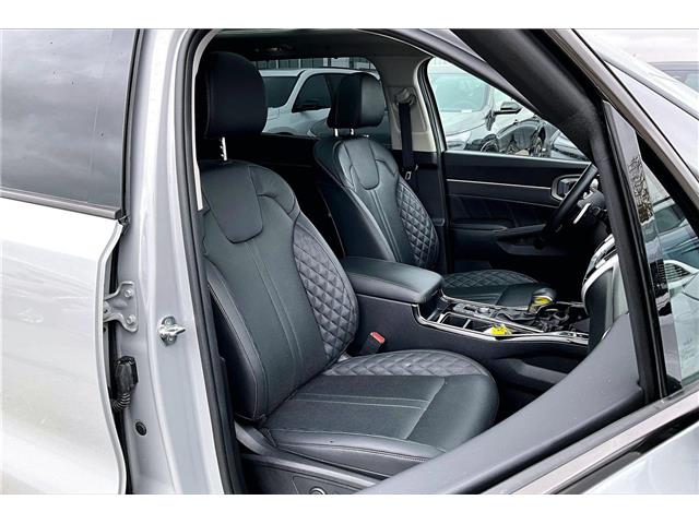 2022 Kia Sorento 2.5T SX w/Black Leather (Stk: 06771U) in Calgary - Image 7 of 35