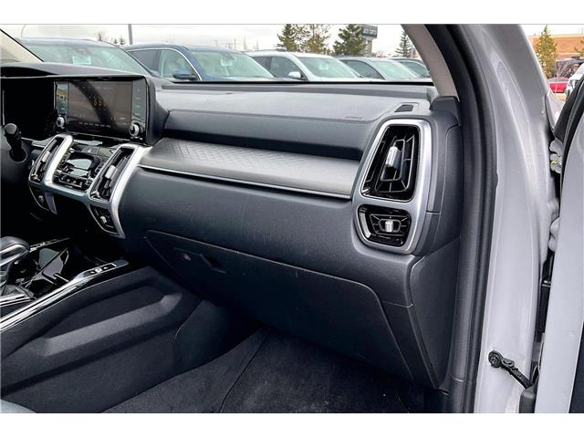 2022 Kia Sorento 2.5T SX w/Black Leather (Stk: 06771U) in Calgary - Image 16 of 35