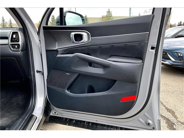 2022 Kia Sorento 2.5T SX w/Black Leather (Stk: 06771U) in Calgary - Image 19 of 35
