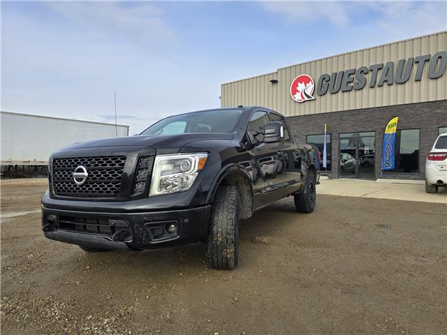 2018 Nissan Titan SV Midnight Edition in Saskatoon - Image 5 of 16