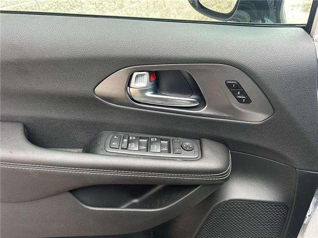2026 Chrysler Pacifica Select (Stk: 26-0108) in Toronto - Image 9 of 16