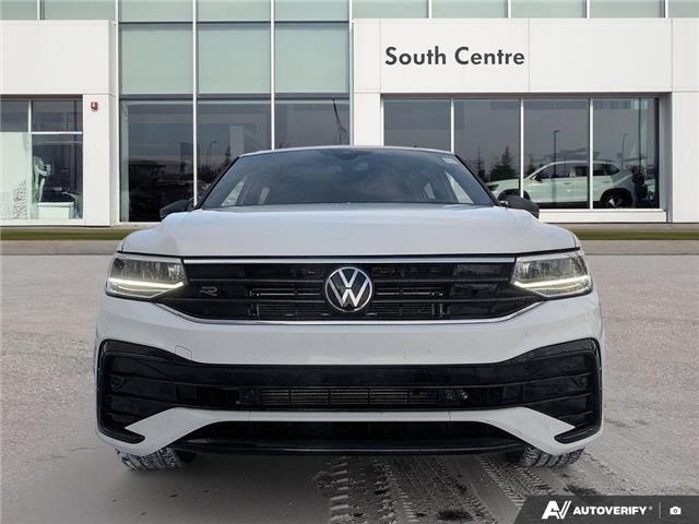 2024 Volkswagen Tiguan Comfortline R-Line Black Edition (Stk: SU7715) in Calgary - Image 2 of 24