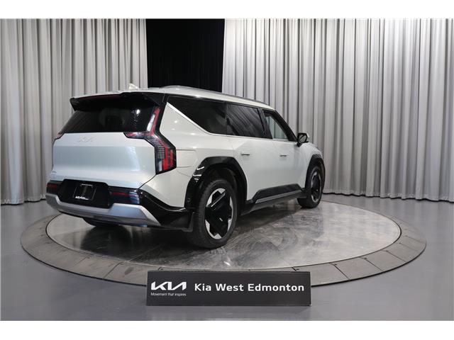 2025 Kia EV9 Land w/Premium Package (Stk: 26785A) in Edmonton - Image 5 of 27