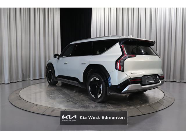 2025 Kia EV9 Land w/Premium Package (Stk: 26785A) in Edmonton - Image 4 of 27