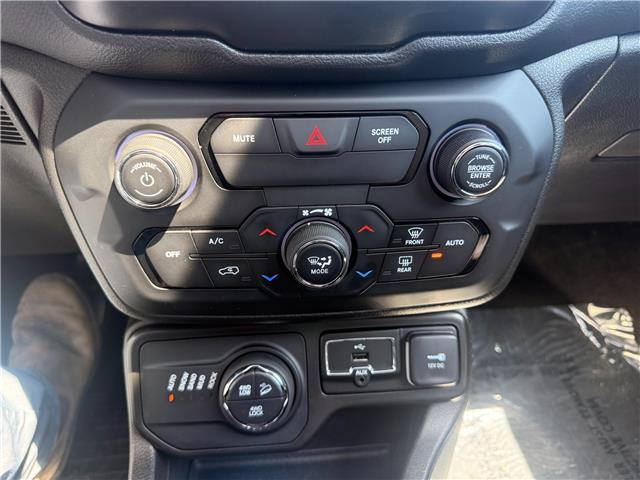 2021 Jeep Renegade Trailhawk in Sarnia - Image 17 of 19