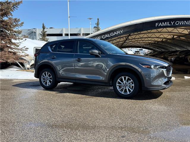 2023 Mazda CX-5 GS (Stk: 260652A) in Calgary - Image 2 of 18