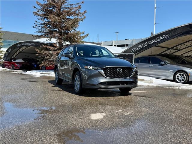 2023 Mazda CX-5 GS (Stk: 260652A) in Calgary - Image 1 of 18