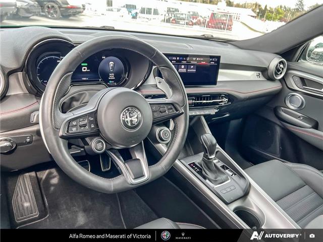 2025 Alfa Romeo Tonale PHEV Tributo (Stk: 912370) in Victoria - Image 11 of 23