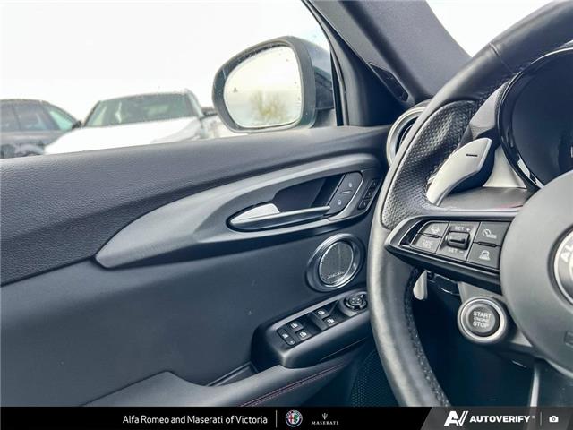 2025 Alfa Romeo Tonale PHEV Tributo (Stk: 912370) in Victoria - Image 15 of 23