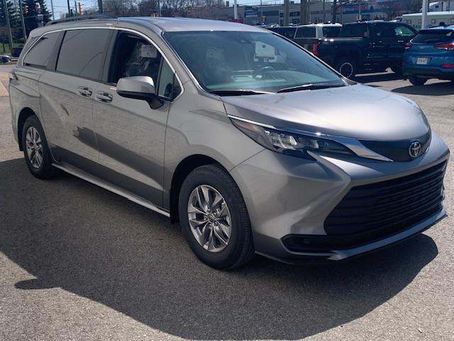 2026 Toyota Sienna LE 8-Passenger (Stk: TC123) in Cobourg - Image 3 of 12