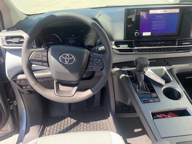 2026 Toyota Sienna LE 8-Passenger (Stk: TC123) in Cobourg - Image 7 of 12