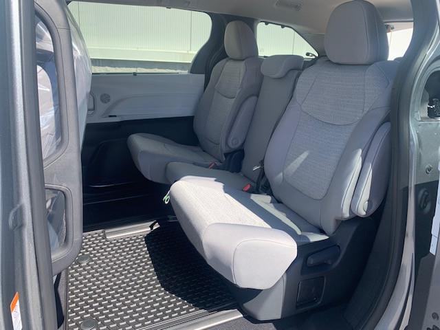 2026 Toyota Sienna LE 8-Passenger (Stk: TC123) in Cobourg - Image 5 of 12