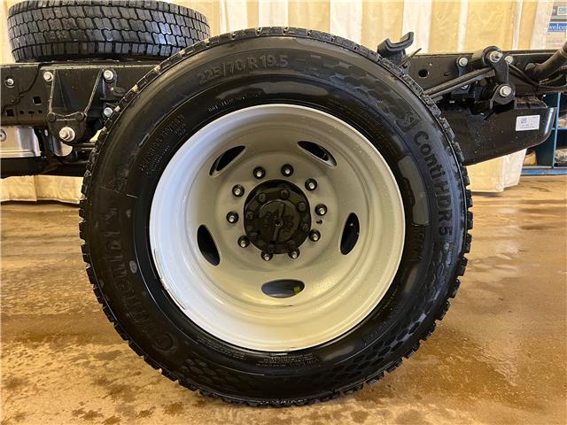 2026 Ford F-550 Chassis XLT (Stk: 26LT57) in St.Paul - Image 8 of 8