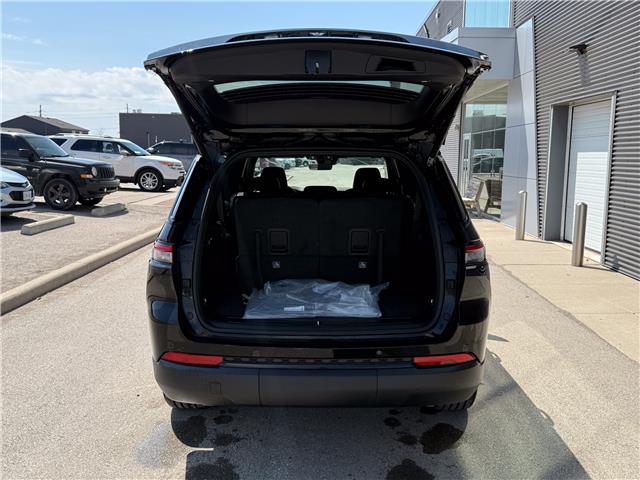 2025 Jeep Grand Cherokee L Laredo (Stk: 25571) in London - Image 6 of 28