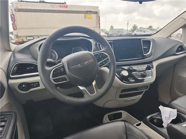 2023 Chrysler Pacifica Touring-L (Stk: 43953J) in Belleville - Image 2 of 8